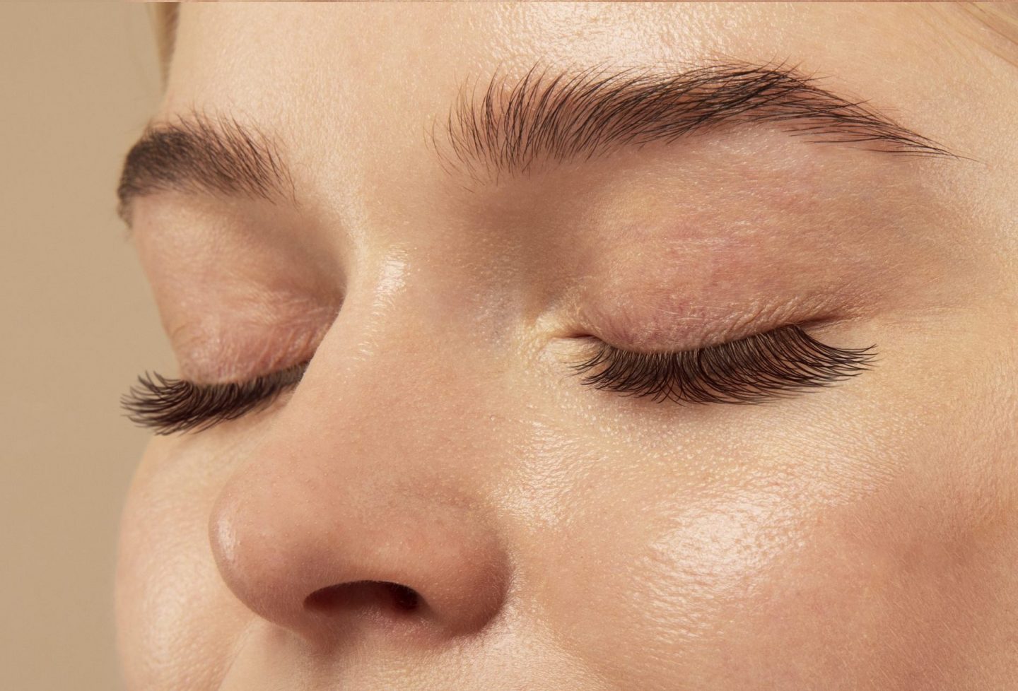 Lire la suite à propos de l’article Fluffy Sourcils : Les Meilleures Méthodes pour Obtenir un Regard Naturel et Épuré